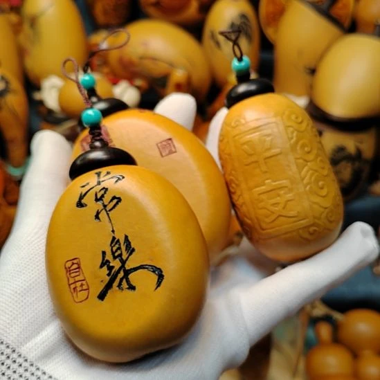 酒****葫芦随型设计手把件