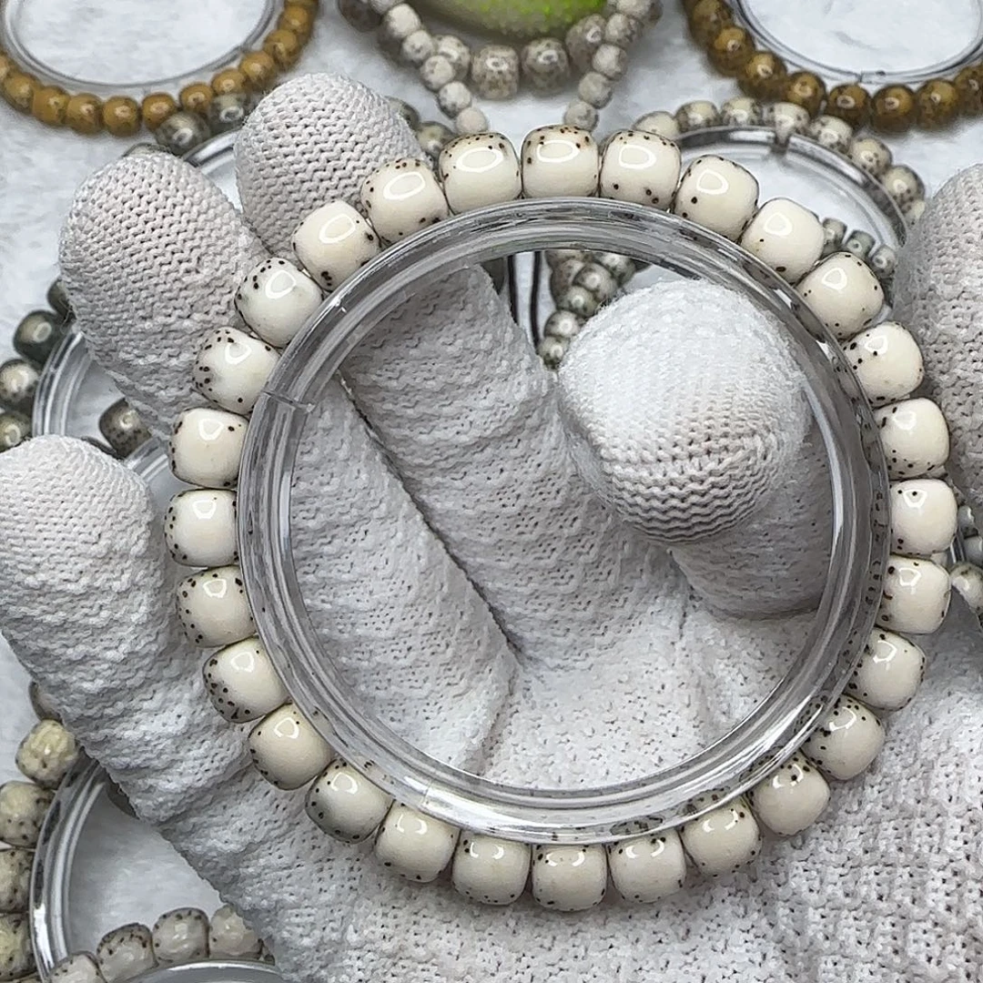 布***欧星月菩提吊坠半壁留白河豚