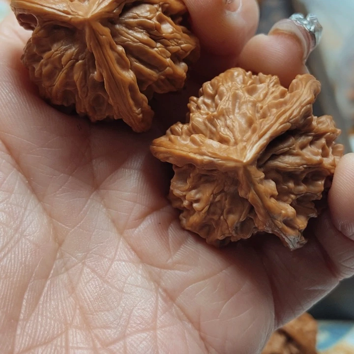 小***吴文玩核桃吊坠盘山