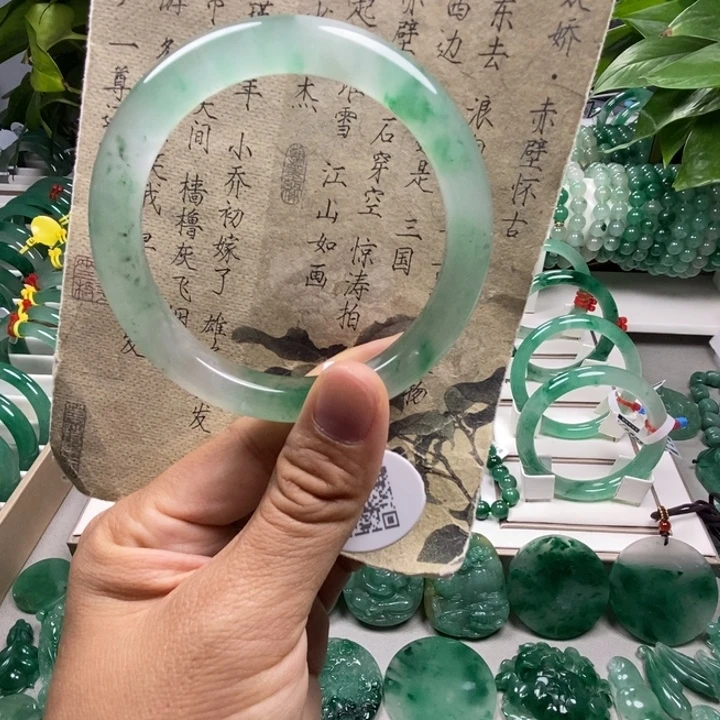 未镶嵌手镯石英质玉