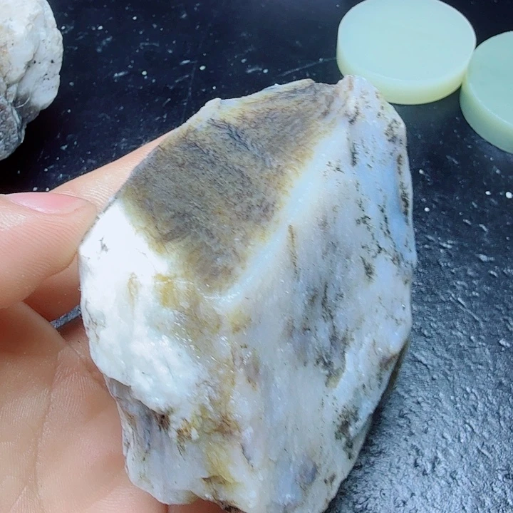 和田玉（糖玉）未镶嵌珠宝奇石