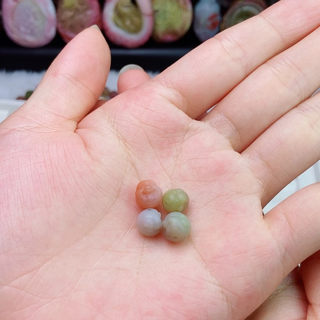 玛瑙/玉髓颈饰未镶嵌艾****?