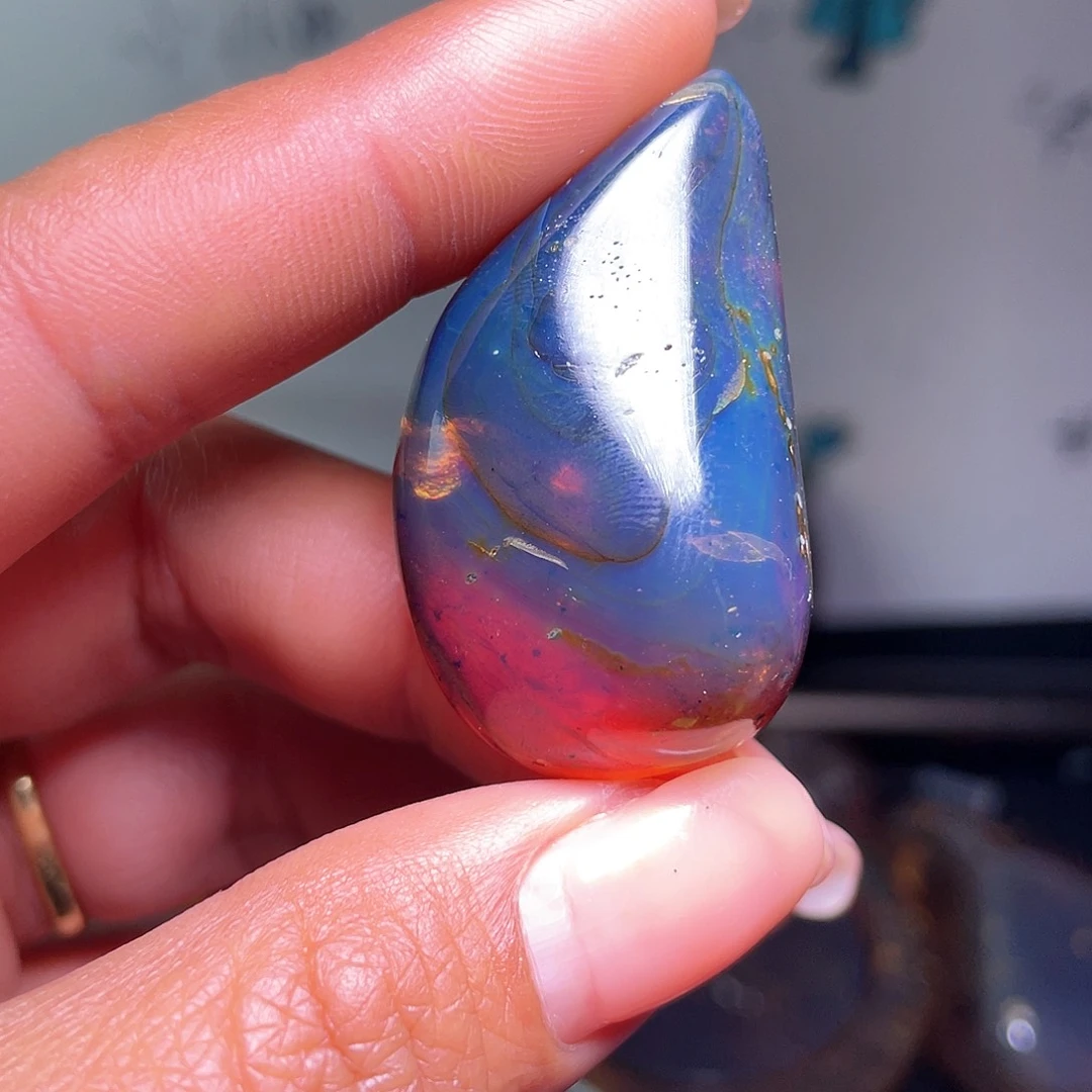 琥珀裸石未镶嵌？