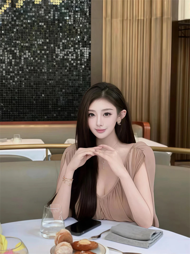 富家千金赶穿搭套装女性感V领褶皱网纱吊带上衣高腰半身裙两件套