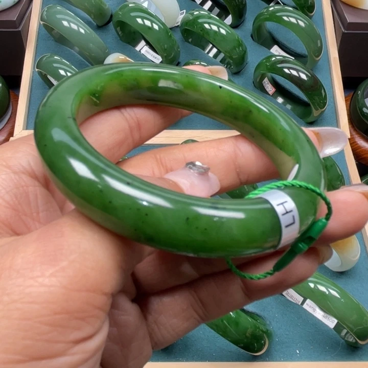 和田玉（碧玉）未镶嵌手镯