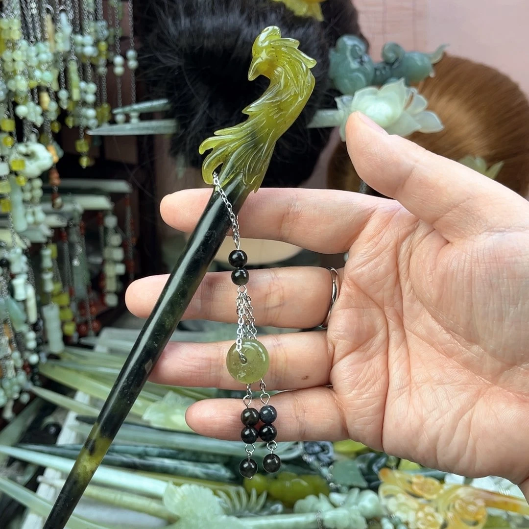 蛇纹石玉发饰未镶嵌长度21.5厘米左右，双面雕工