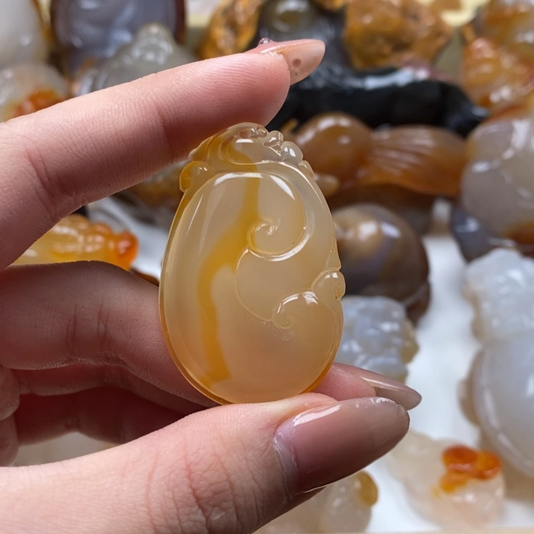 侯***建玛瑙/玉髓未镶嵌颈饰