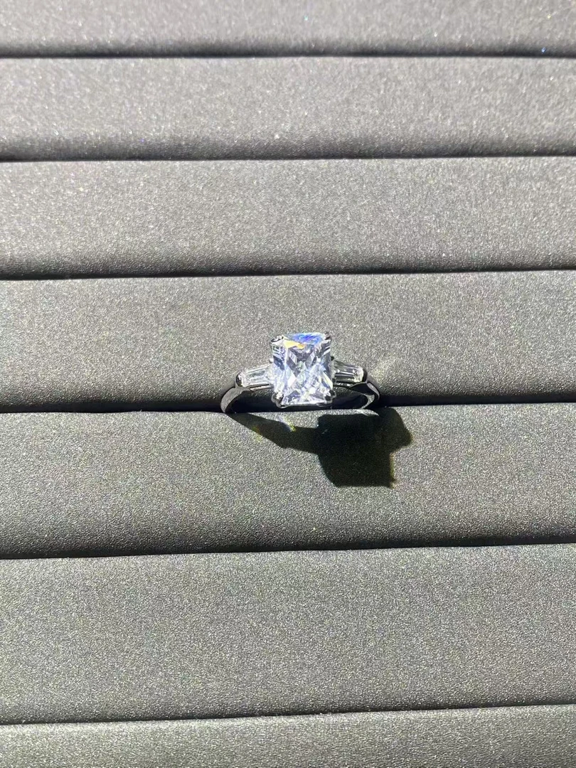 a45白色大方钻2.5克拉戒指多样性发货