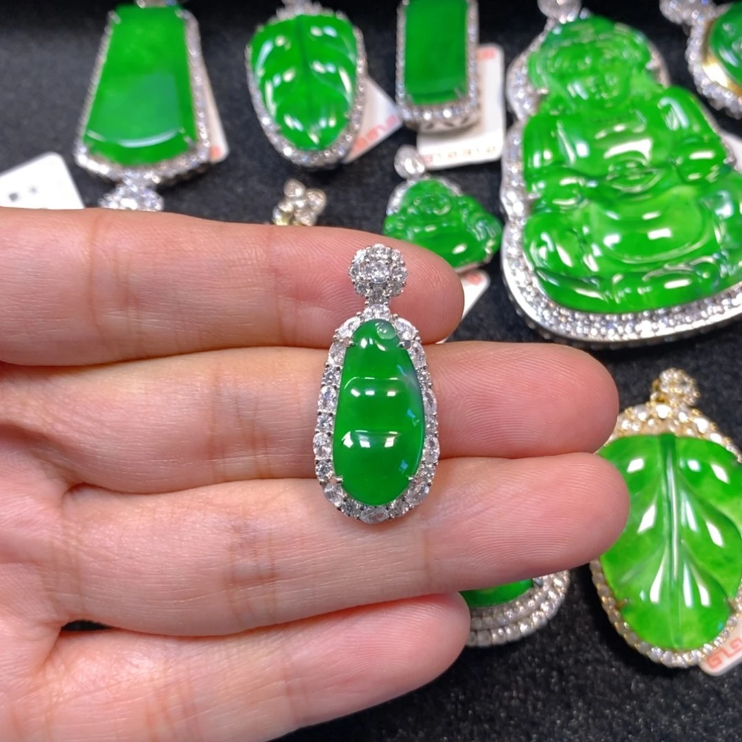 颈饰银S925镶嵌翡翠福豆吊坠