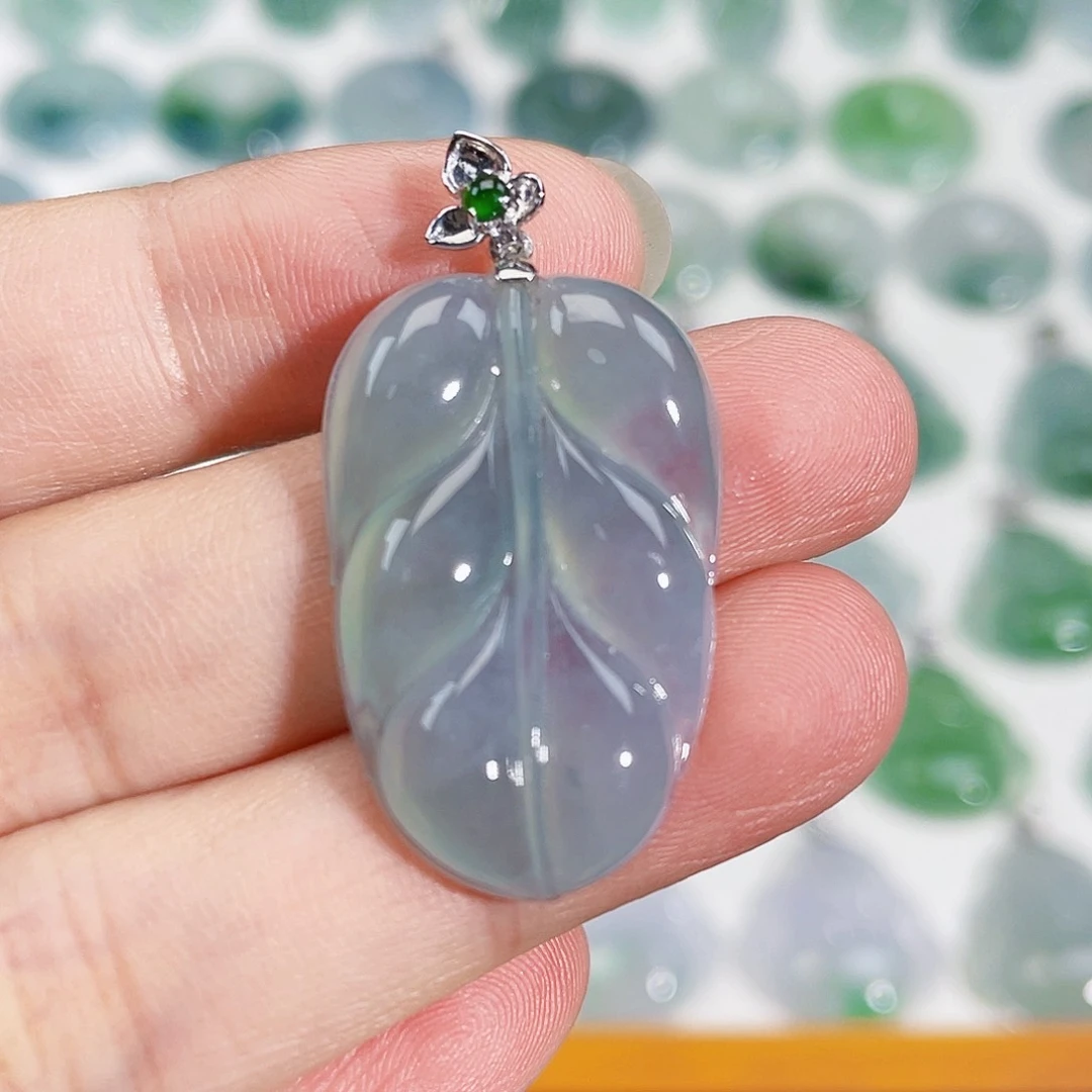 颈饰18K金镶嵌翡翠吊坠