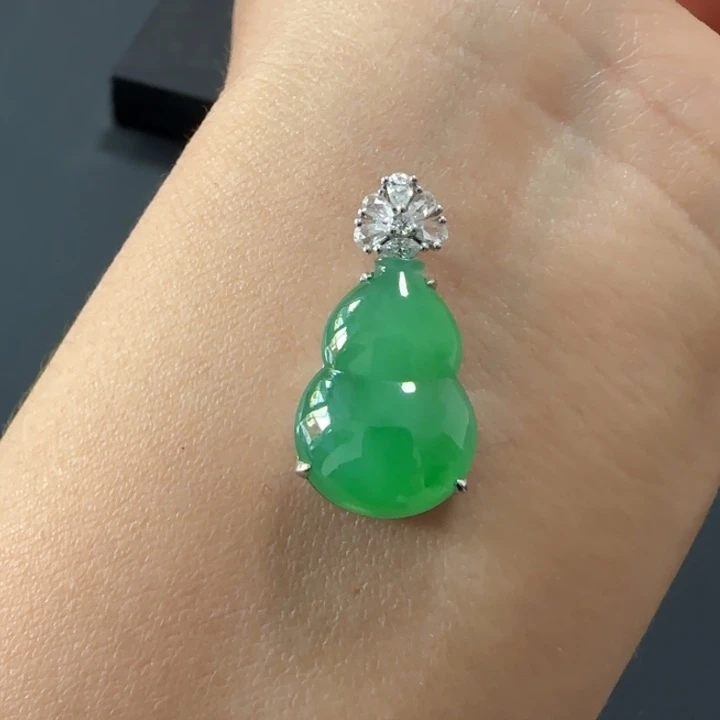 翡翠颈饰18K金镶嵌L葫芦