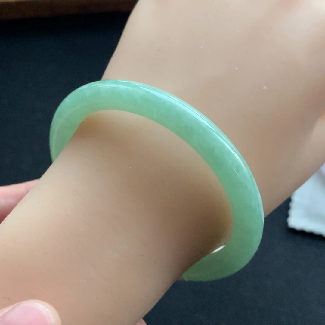 翡翠未镶嵌手镯8号55圆