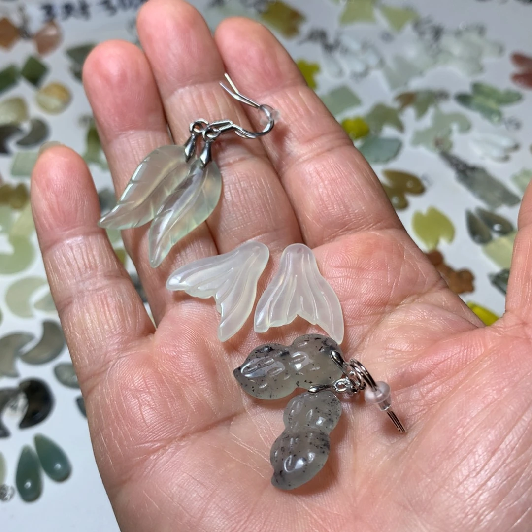 蛇纹石玉未镶嵌耳环