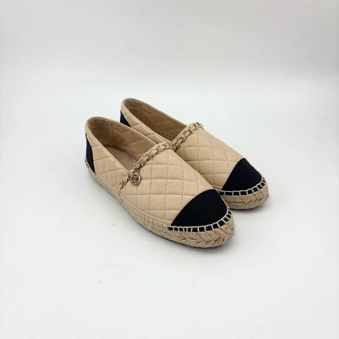 95新 Chanel/香奈儿  35码/米色黑色经典双c女士渔夫鞋/pp426378