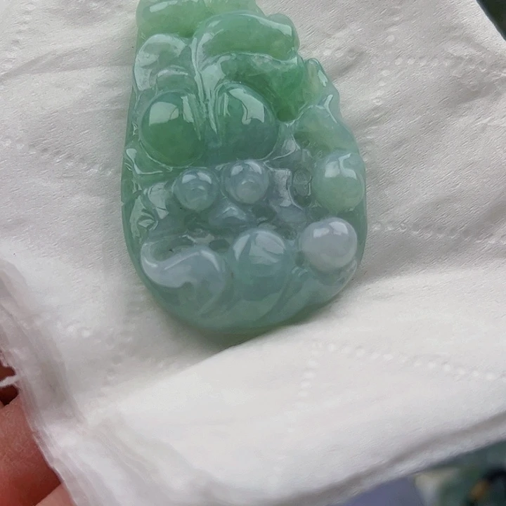 翡翠未镶嵌颈饰挂件