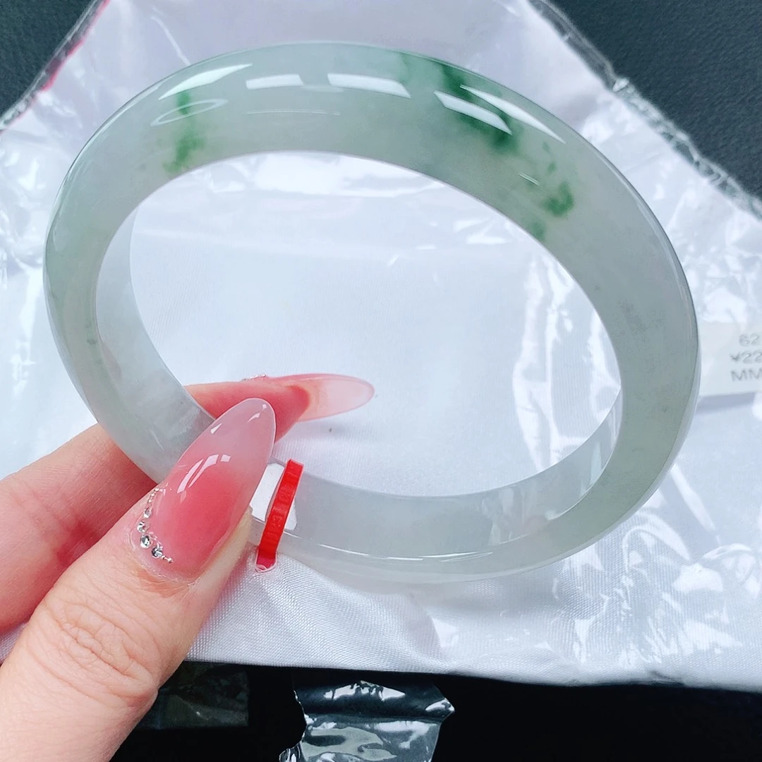 翡翠手镯未镶嵌62圈