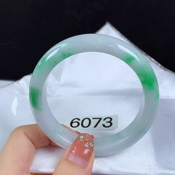 翡翠手镯未镶嵌57圈