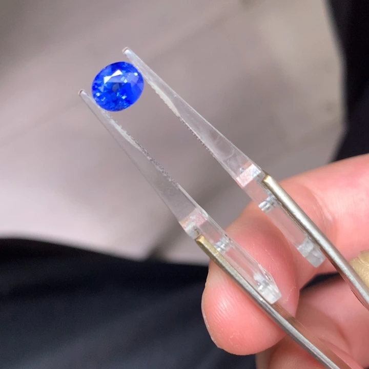 蓝宝石裸石未镶嵌