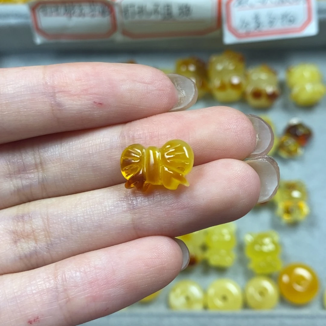 未镶嵌颈饰蜜蜡蝴蝶结