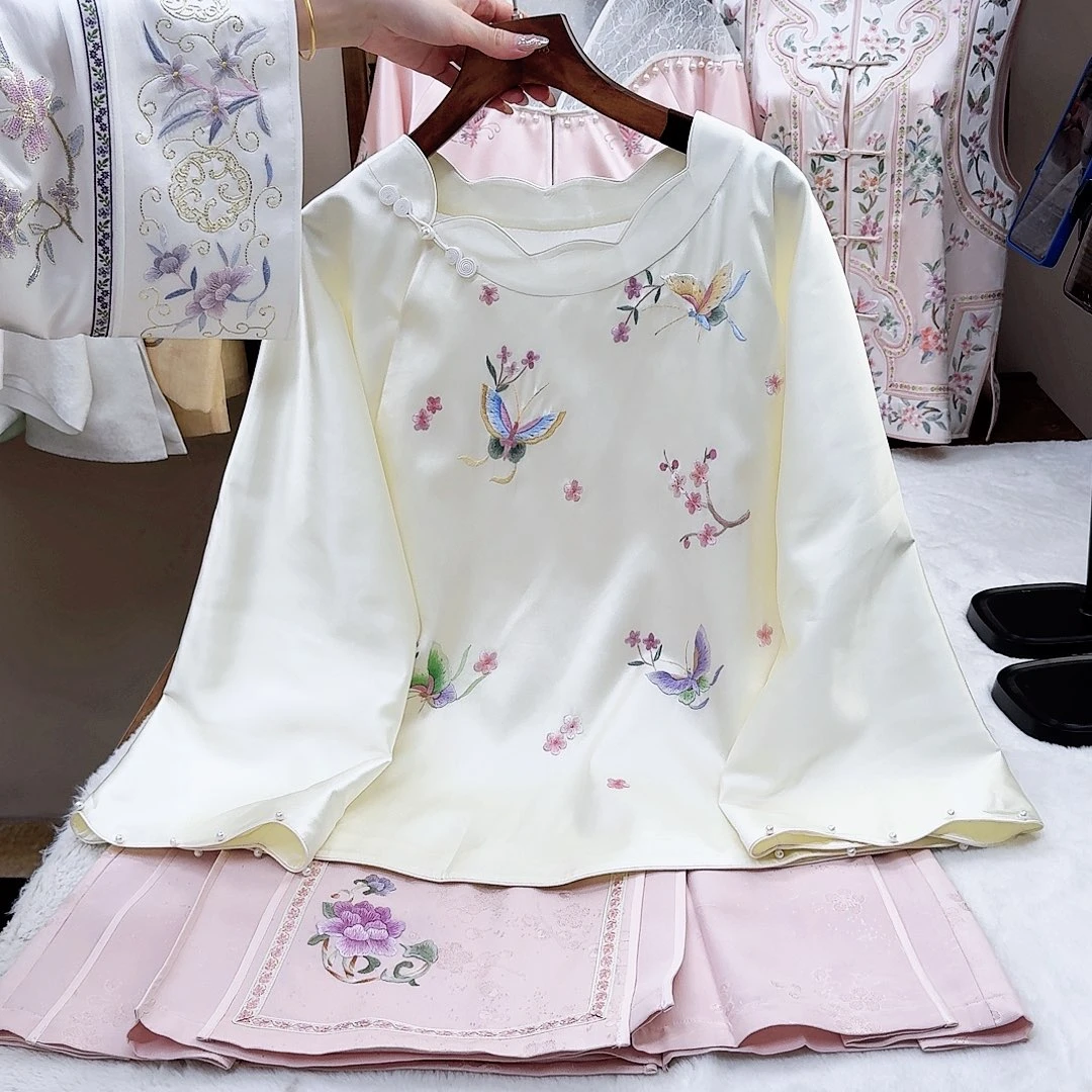 织绣真丝梅花 蝴蝶上衣