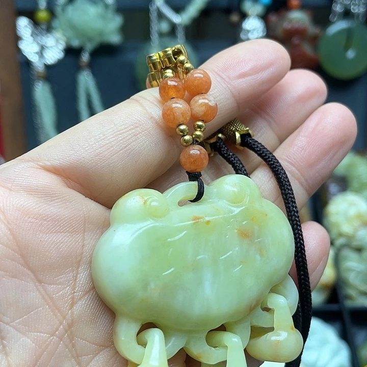 未镶嵌蛇纹石玉颈饰