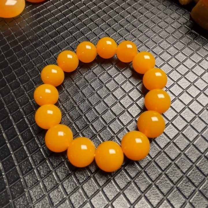 未镶嵌石英质玉（黄龙玉）颈饰
