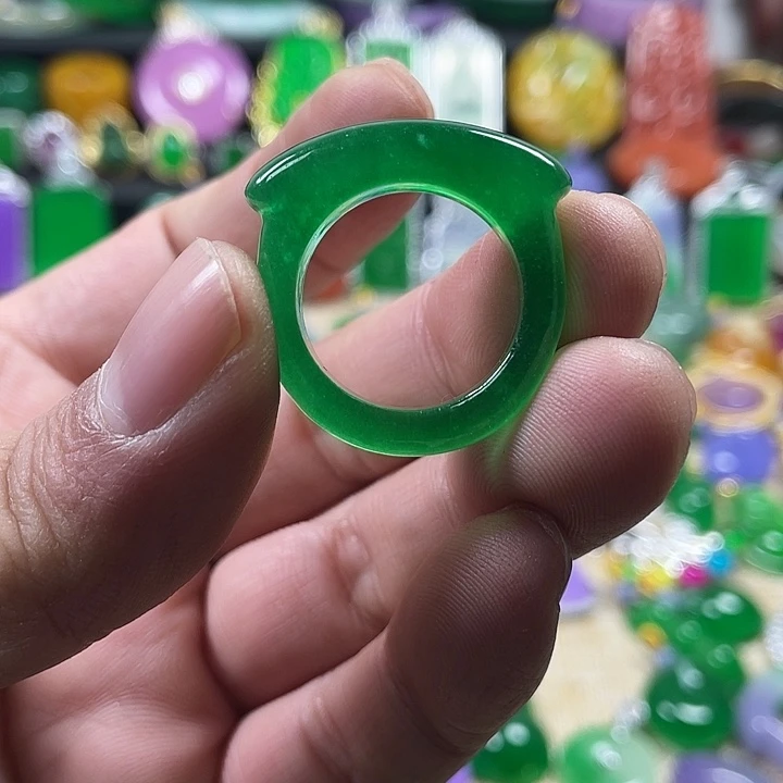 木***泽翡翠未镶嵌颈饰戒指