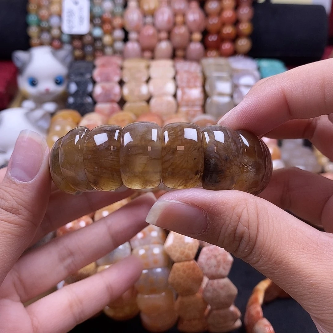 断***念硅化珊瑚（珊瑚玉）手牌未镶嵌