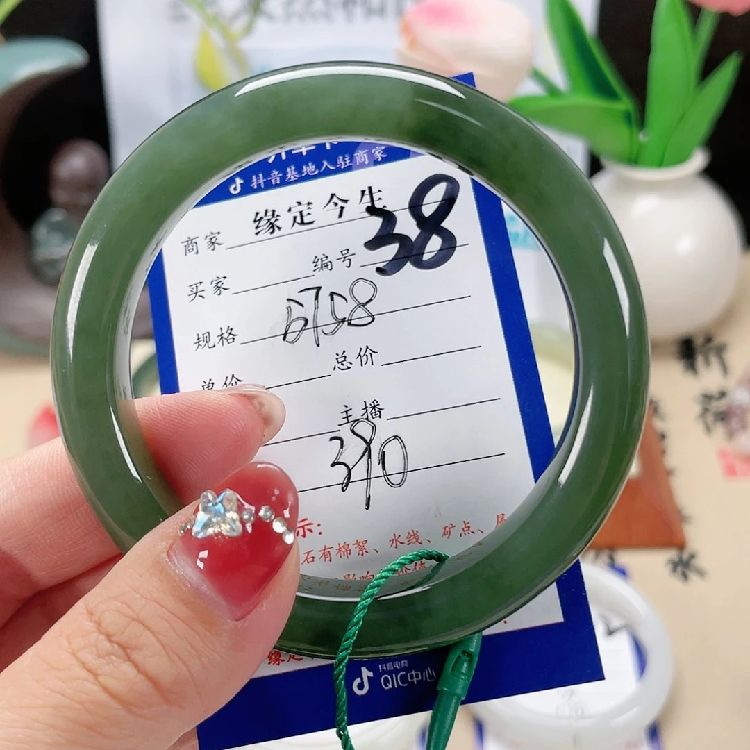 未镶嵌手镯和田玉嘟***?