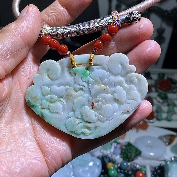 翡翠未镶嵌吊坠(赠链)