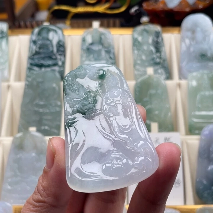 翡翠未镶嵌颈饰观音