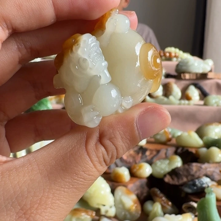 颈饰未镶嵌和田玉（糖玉）