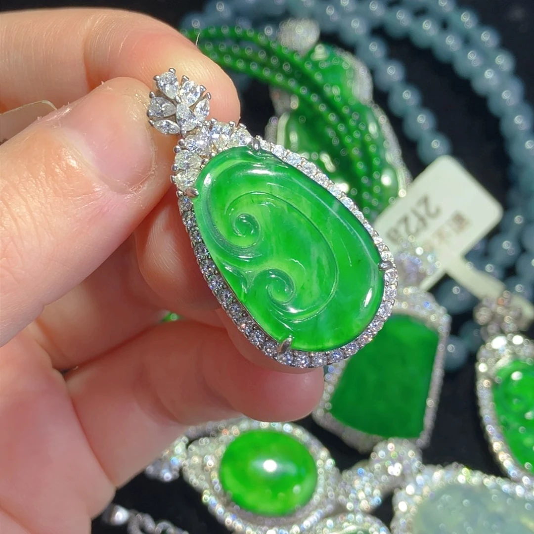 颈饰银S925镶嵌翡翠如意