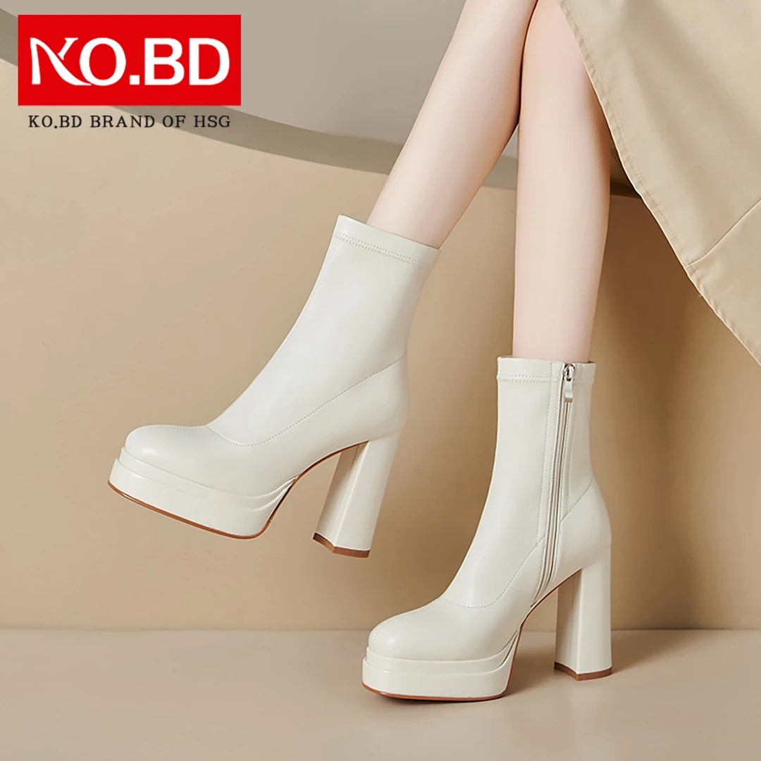 柯百蒂米白色弹力瘦瘦靴2025新款11cm超高跟单靴粗跟短筒女靴S395