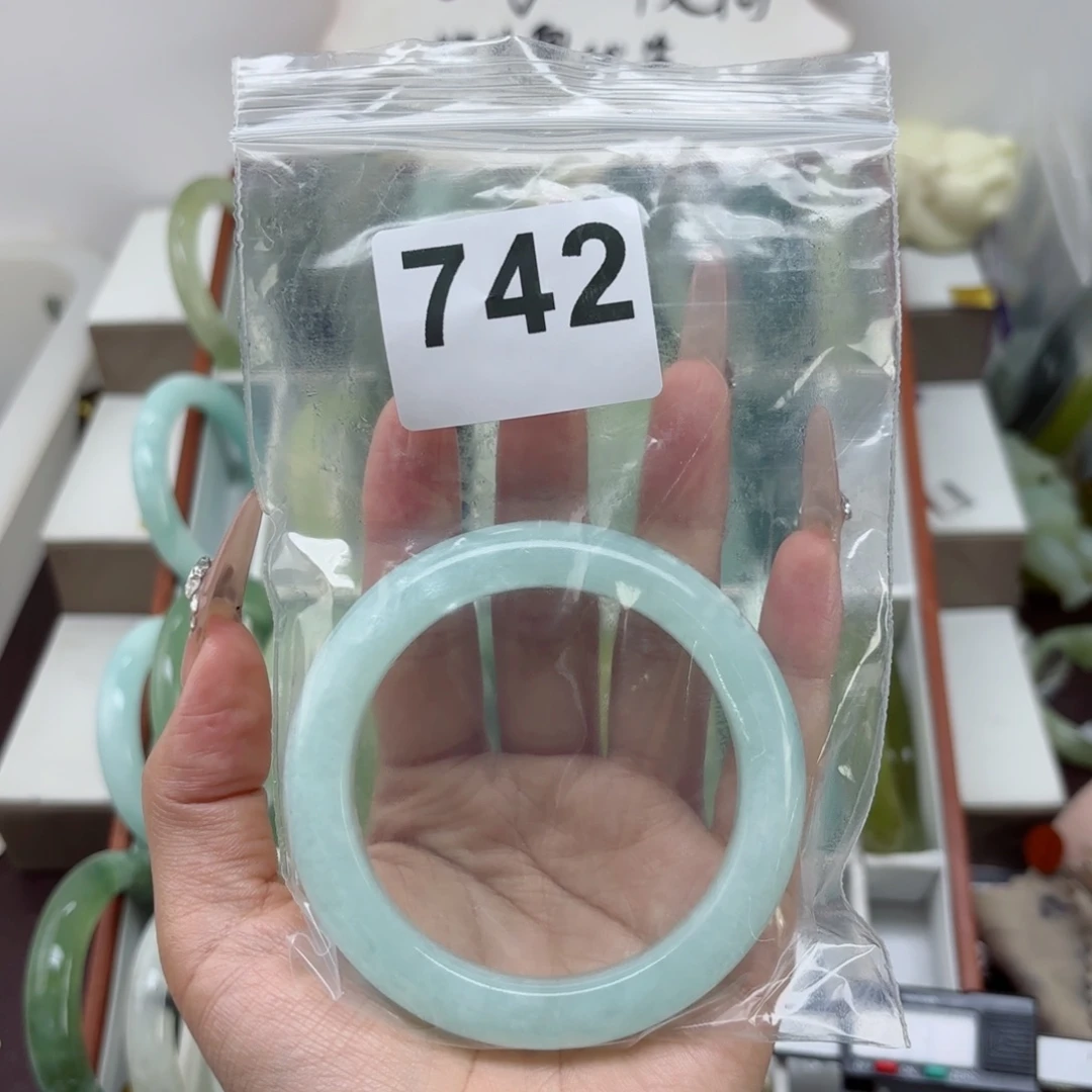 蛇纹石玉未镶嵌手镯迷**啊