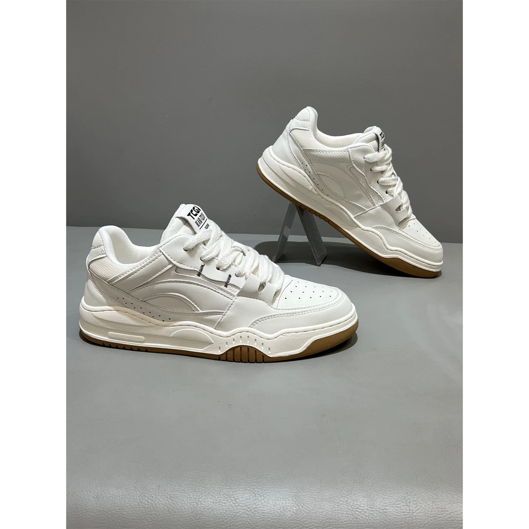 小白鞋男款2025秋季新款男士休闲鞋低帮透气皮面板鞋青年学生鞋子