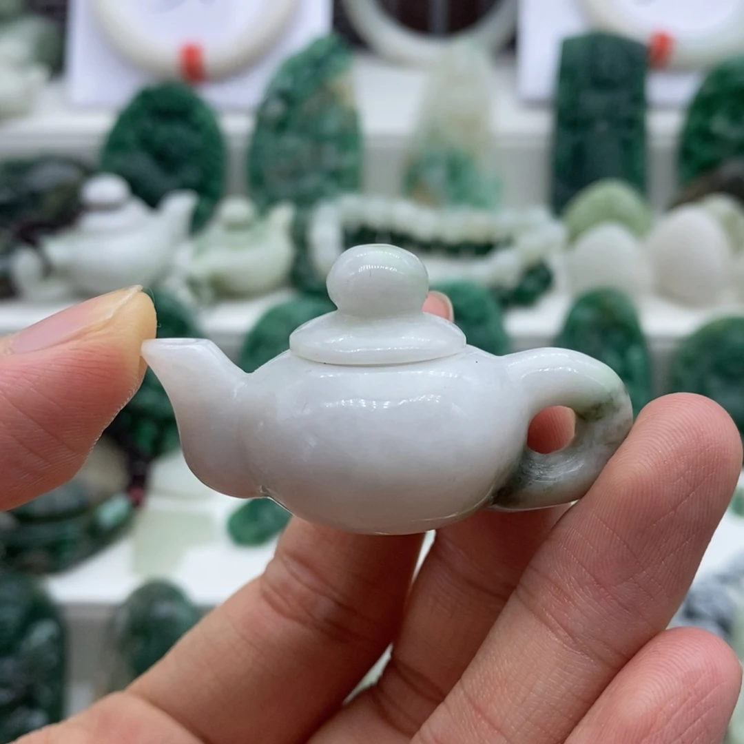 独山玉颈饰未镶嵌