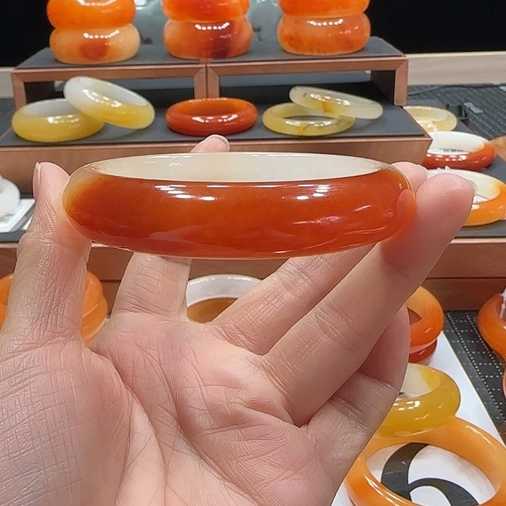 徐***红石英质玉（黄龙玉）合金手镯