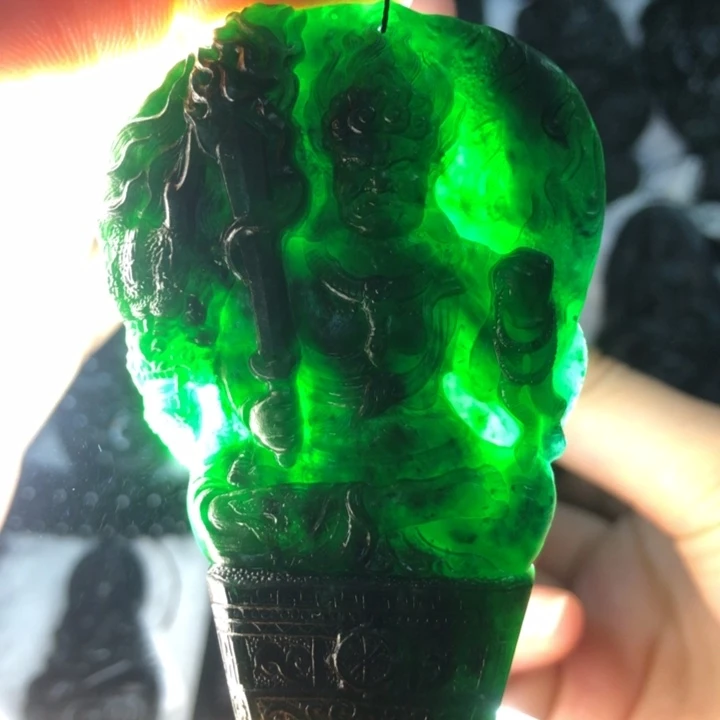 定制翡翠未镶嵌龙不动明王