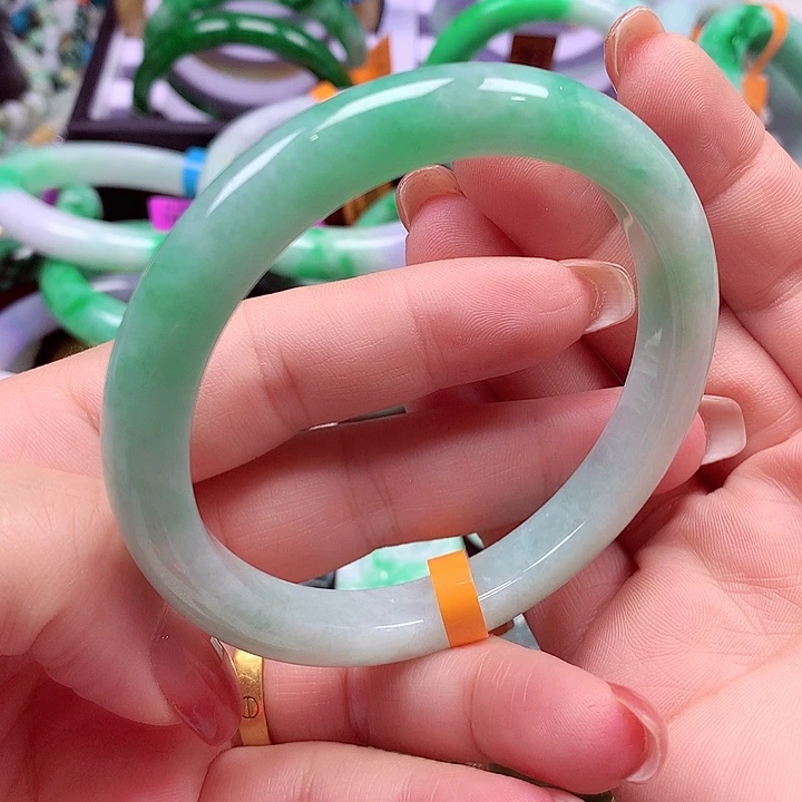 翡翠未镶嵌手镯翡翠手镯