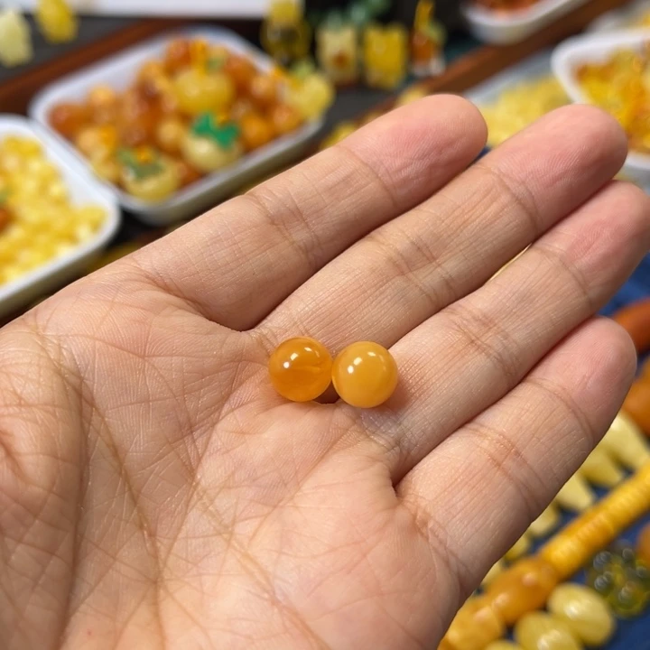 琥珀未镶嵌裸石卡9老蜡圆珠一对