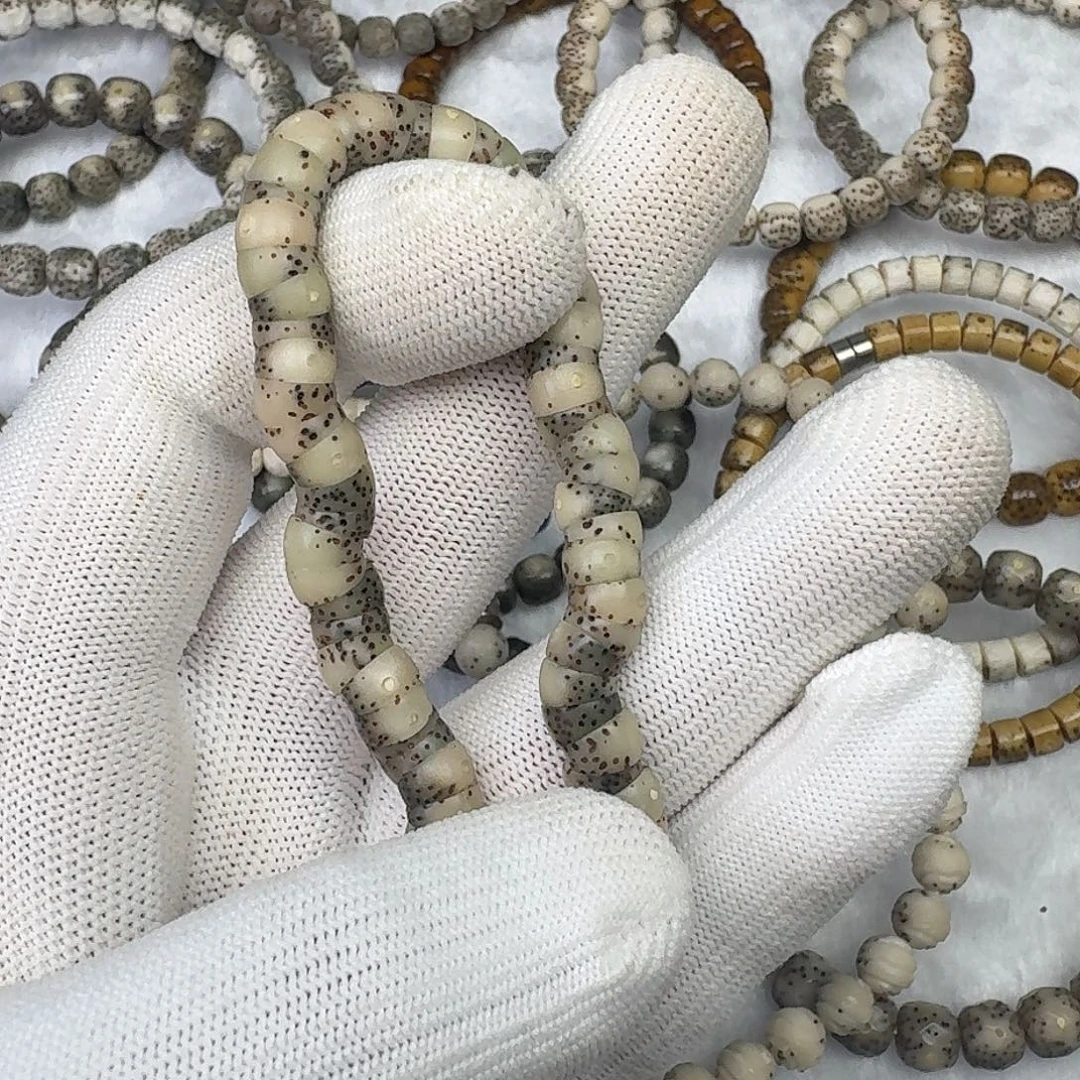 邪****星月菩提吊坠玉化绿背大肠