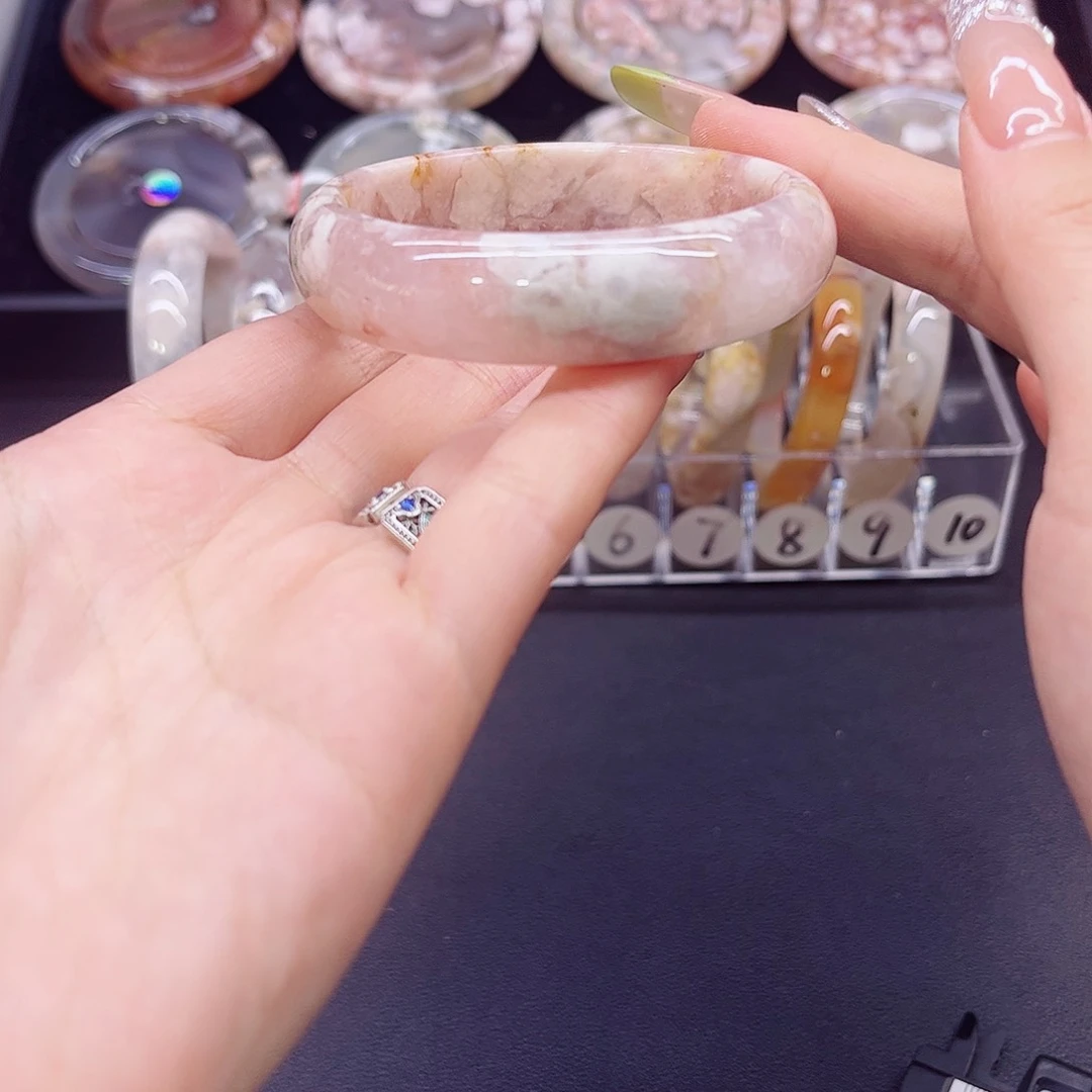 玛瑙/玉髓手镯未镶嵌5556