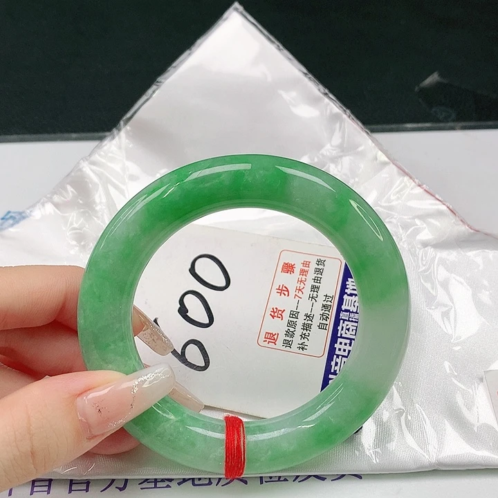 翡翠手镯（圆镯）未镶嵌翡翠手镯