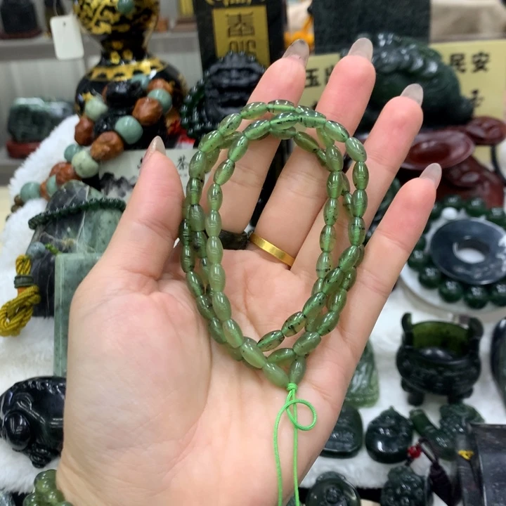 蛇纹石玉未镶嵌颈饰