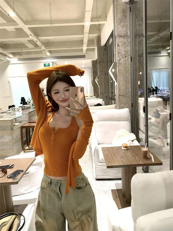 辣妹气质挂脖背心女早秋新款针织开衫外套高腰显瘦牛仔裤三件套装