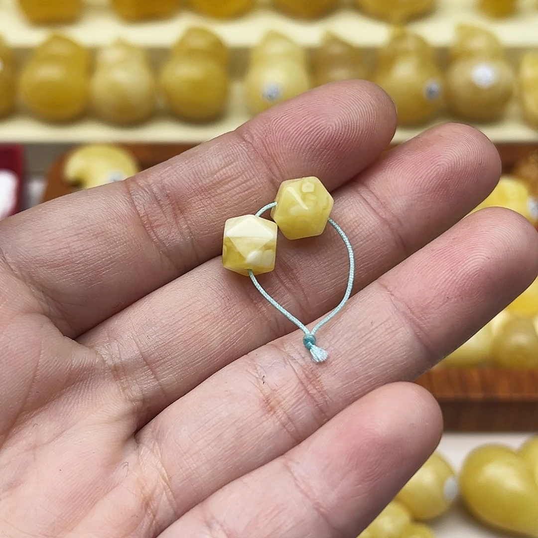 蜜蜡未镶嵌裸石天然