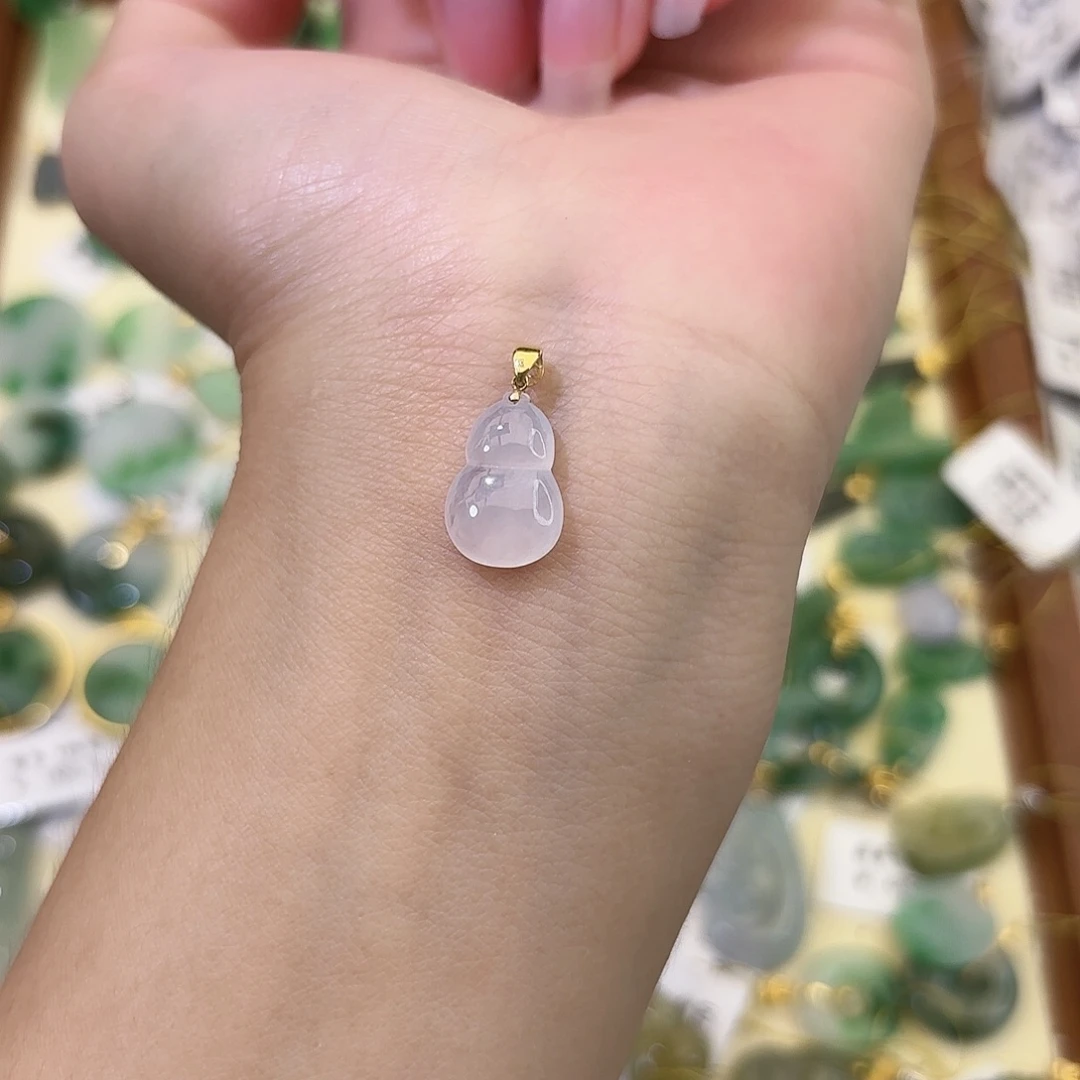 颈饰18K金镶嵌翡翠葫芦