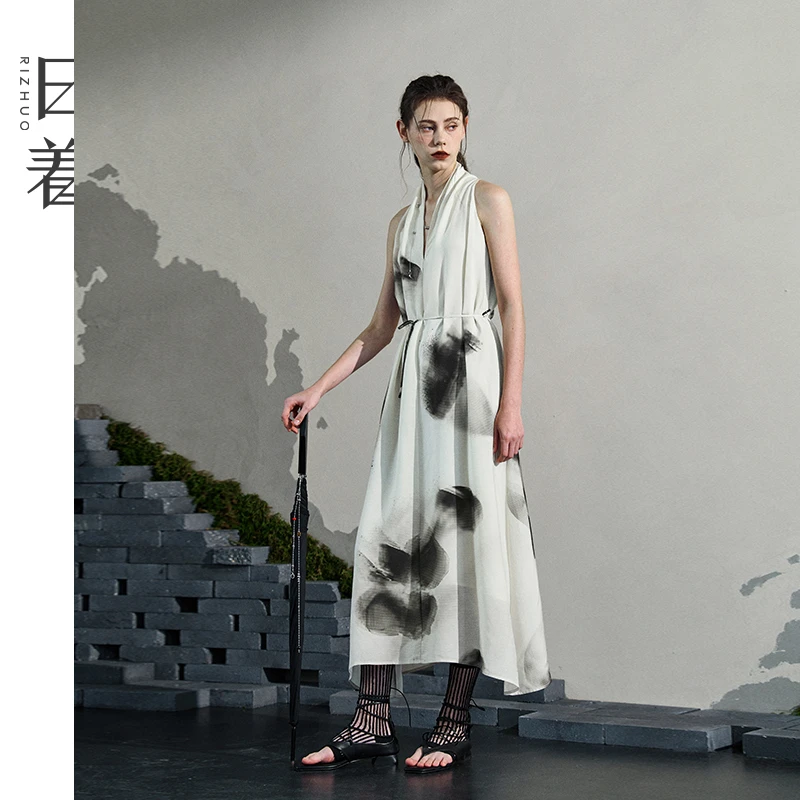 日着2025夏季新款莱赛尔亚麻无袖V领印花连衣裙RD2246L3 RD2720L3
