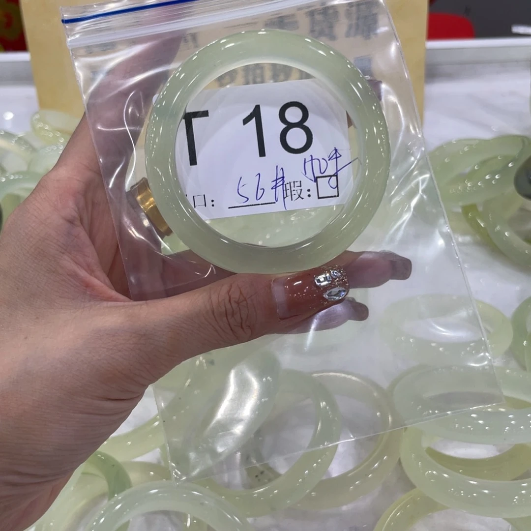 蛇纹石玉未镶嵌手镯风***云